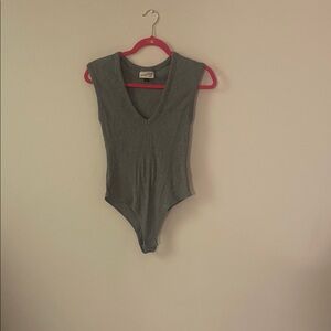 Universal Thread Heather Gray V-Neck Top